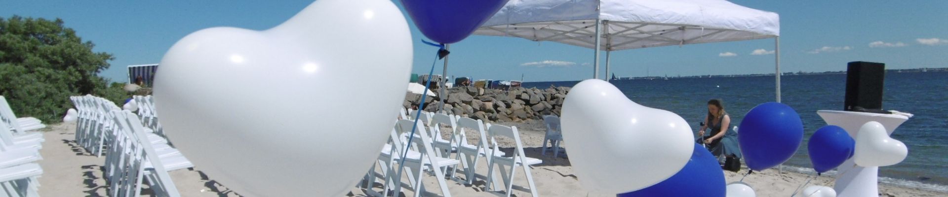 Strandhochzeit Luftballons